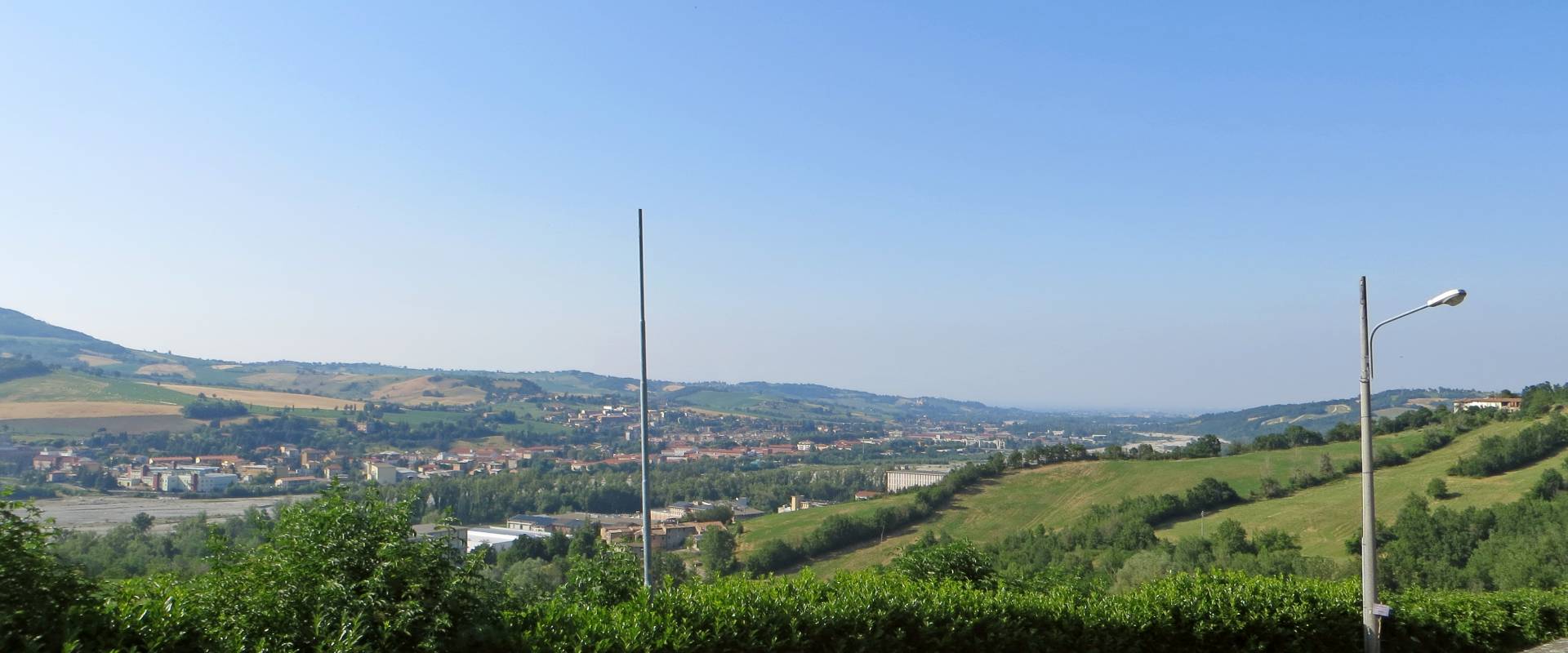 San Michele Cavana (Lesignano de' Bagni) - panorama sulla Val Parma dall'abbazia di San Basilide 2019-06-26 photo by Parma198